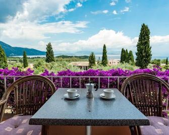 Marilena Apartments & Studios - Dassia - Balkón