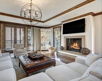 The Arrabelle at Vail Square, a RockResort, by Vail Resorts - Vail - Living room