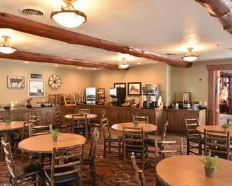 Theme Suite, Stoney Creek Onalaska, Whirlpool, Living Area | 2 Units - Onalaska - Ресторан