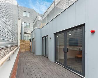 Sgt Peppers Mathew Street Apartments By Happy Days - Liverpool - Balcony