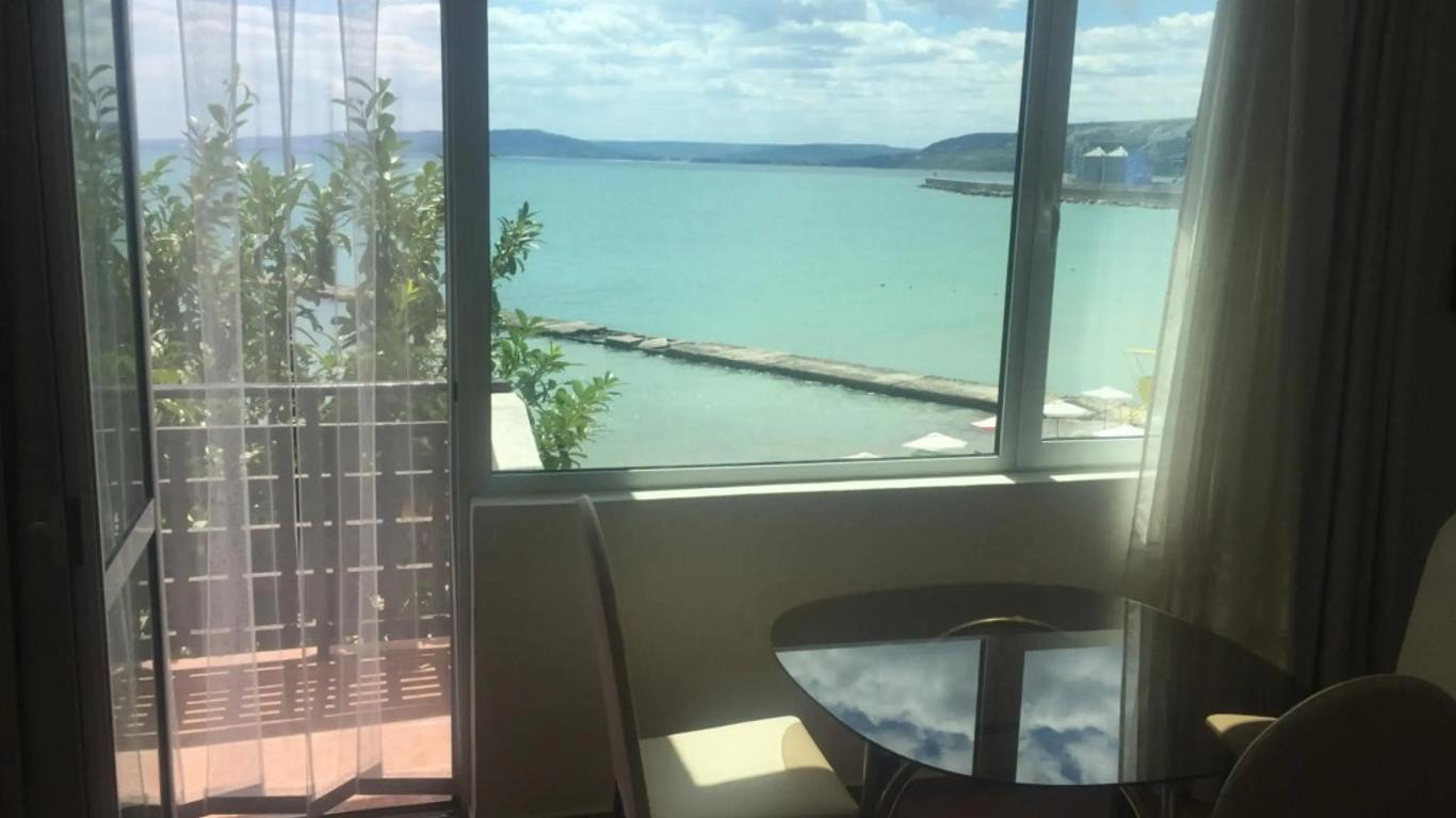 Hotel Oasis - Beach Access
