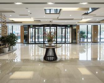 Holiday Inn Express Shanghai Gongkang By IHG - Shanghai - Lobby