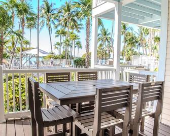 Crystal Waters - Duck Key - Patio