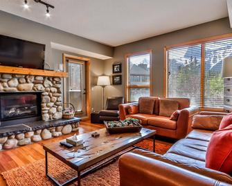 Creekside Cove in Spring Creek - Canmore - Living room