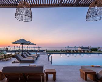 Isla Brown Chania Resort, Curio Collection by Hilton - Stavros - Piscine