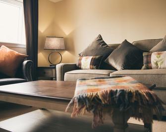 Nevis Bank Inn - Fort William - Living room