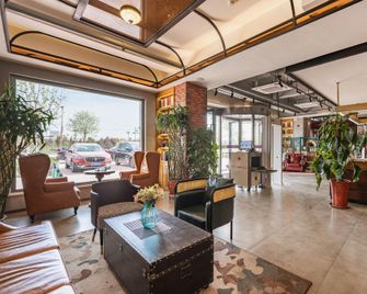 James Joyce Coffetel (Kashgar Ancient City Convention and Exhibition Center) - Kashgar - Lobby