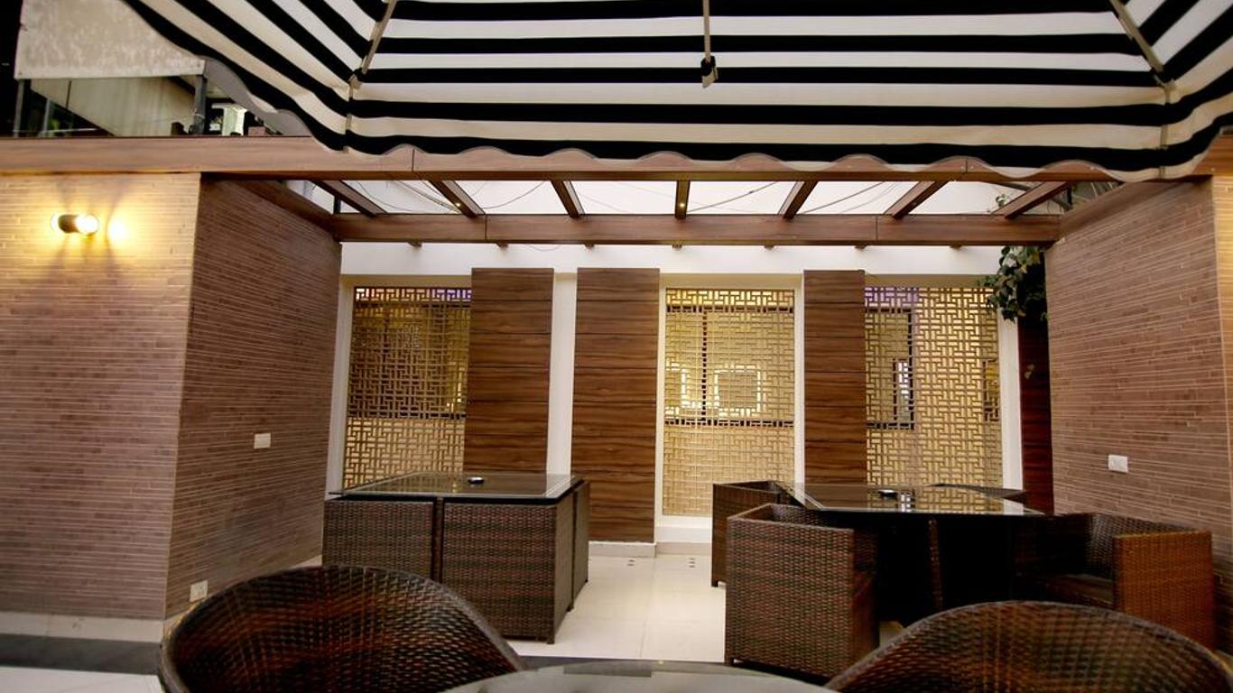 The Prime Balaji Deluxe @ New Delhi Railway Station Hotel