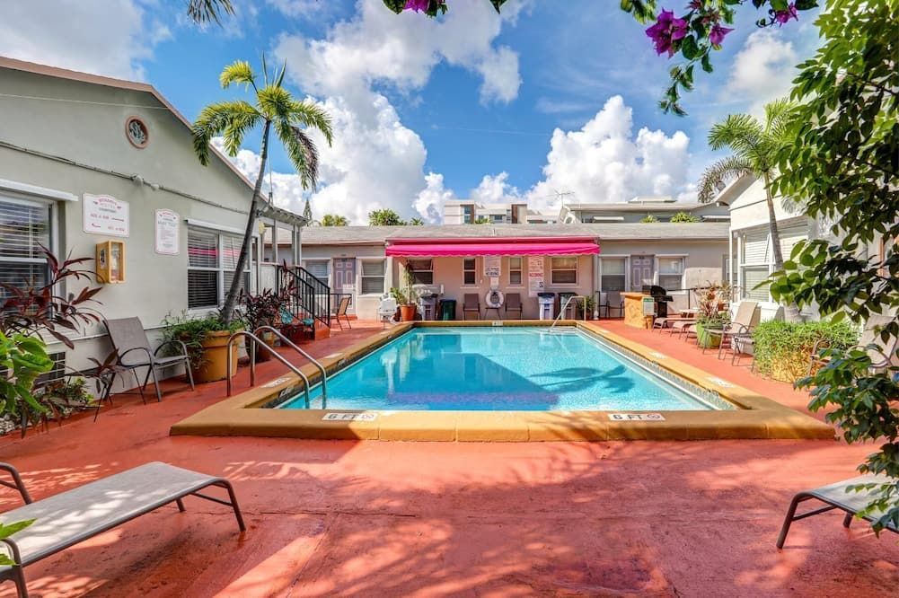 Richard's Motel Courtyard - הוליווד - בריכה