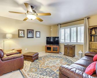 Quiet Sun City West Home - Near Surprise Stadium! - Sun City West - Sala de estar