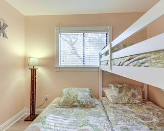 Pool Deck Access and Walk to Beach Hilton Head Unit - Hilton Head Island - Bedroom