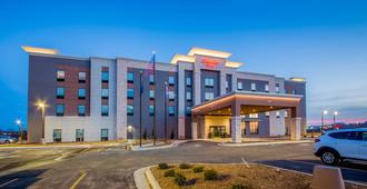 Hampton Inn by Hilton Wichita Northwest - Wichita - Rakennus