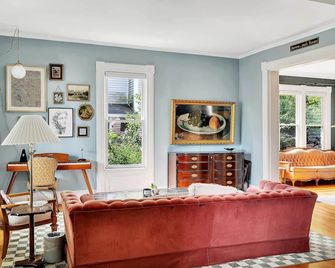 Spacious Home with Yard and Patio, 2 Mi to Dtwn Troy - Troy - Olohuone