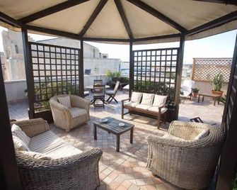 دوموس مارياي ألبيرجو - سرقوسة - شرفة