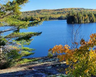Luxury Dome Rental for Five in Ontario, Ideal for Glamping Stays in Mattawan - Mattawa - Outdoors view