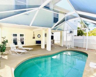 Newly Renovated!!! - Fort Myers Beach - Pool