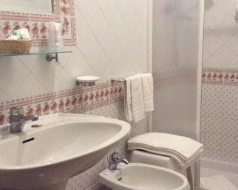 Hotel Nuovo Parco - Sestola - Bathroom