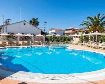 Metaxa Apartments - Kavos - Piscina