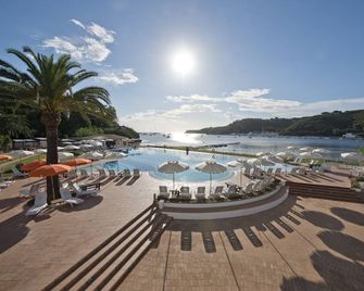 Hotel Cala di Mola - פורטו אצורו - בריכה