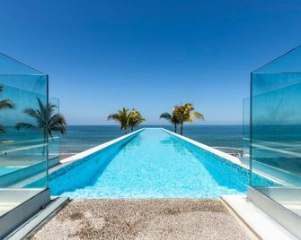 Beachfront & free daily breakfast & 600MB Wifi by Moikkarentals - Pto Vallarta - Piscina