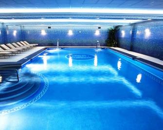 Jacuzzi Vip Smart Aparthotel - Minsk - Kolam