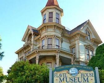 Charming Hideaway Overlooking The Astoria Waters - Astoria - Edificio