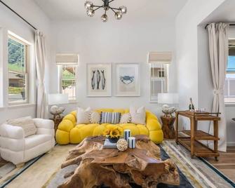 @ Marbella Lane - Stylish House + Impressive Views - Waianae - Sala de estar
