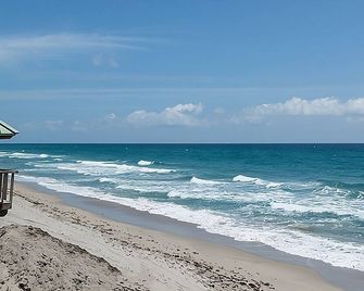 Relaxation and Fun in the Sun! Pet-Friendly, Explore the Local Area, Pool! - Boca Raton - Praia
