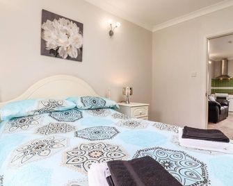 493 Little Wakering Road - Southend-on-Sea - Bedroom