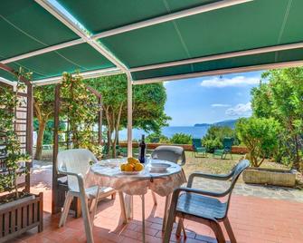 Residenza Le Nereidi - Capoliveri - Patio