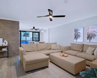 Toowong Village Tranquility - A Slice of Brisbane - Brisbane - Living room