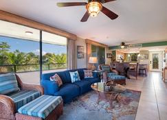 Holualoa Bay Villas 207 by Casago Kona - Huge Wraparound Deck to Enjoy - Kailua-Kona - Pokój dzienny