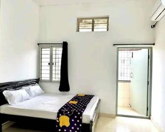 Great1 couplefriendly family 2bhk jubleehillsRd33 - Hyderabad - Schlafzimmer