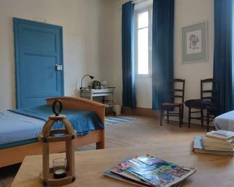 Chambre bleue - 1st floor - 5 minutes from the city center - Moissac - Habitación