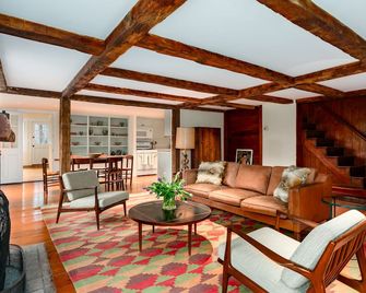 Hudson Valley - Picardy Farm: The Garden House - Pine Plains - Living room