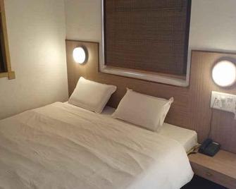 Golden Swan Beach Resort - Murud - Habitación