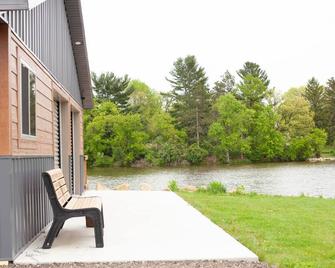 Lakeview Mondovi Home - Mondovi - Patio