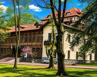Hotel Regal 1880 - Boutique Hotel in Parcul Central Sinaia - Sinaia - Edificio