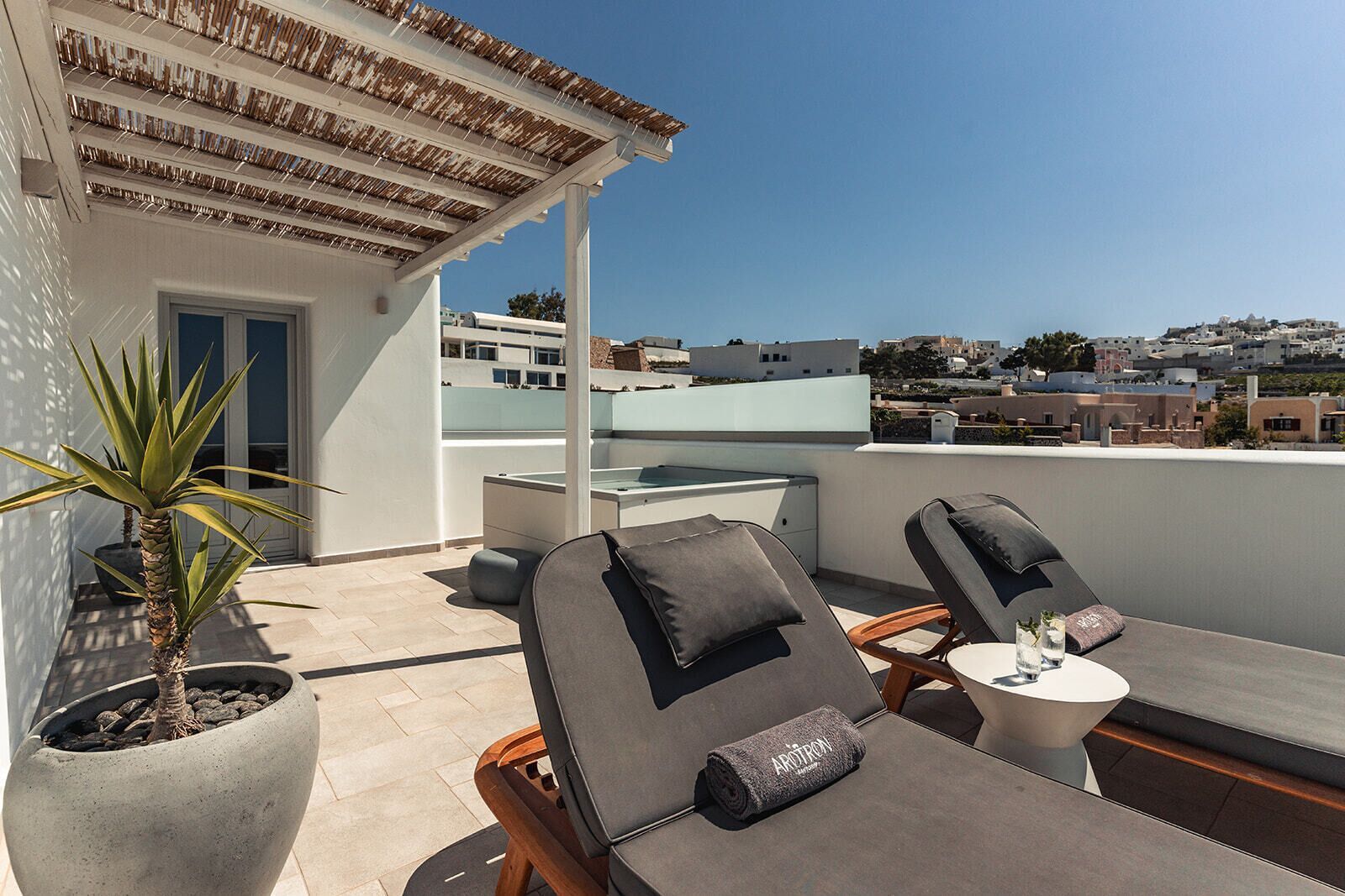 أروترون سانتوريني - فيرا - شرفة