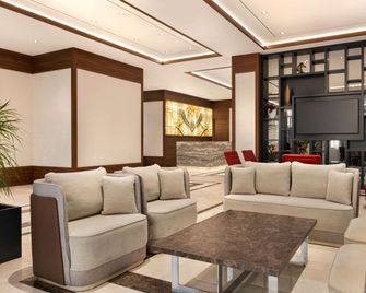 Ramada by Wyndham Beylikduzu - איסטנבול - טרקלין