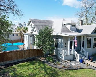 San Antonio Gem, Spacious Home With Pool - San Antonio - Edificio