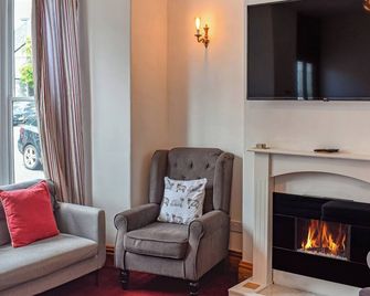 Enjoy a family holiday right here in the heart of the Lake District. - Keswick - Living room
