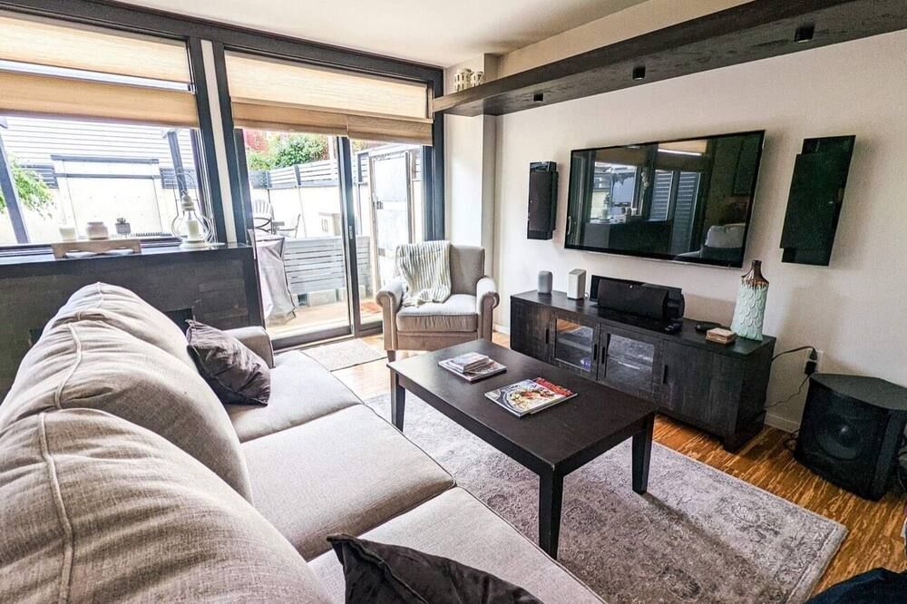 Cheerful 3 bed room home close to restaurants & bars. - פיטסבורג - סלון