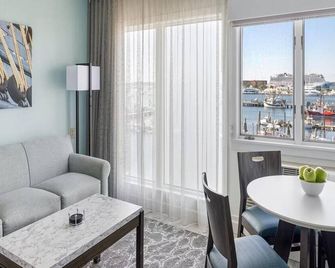 1 Bedroom Nautical New England Escape At Wyndham Inn on Long Wharf - Newport - Wohnzimmer
