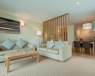 De Vere Cotswold Water Park Apartments - Cirencester - Sala de estar