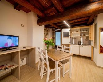 La Belle Epoque - اوستا - غرفة طعام