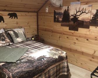Soar with the Eagles and hibernate with the Bears. - Bonners Ferry - Bedroom