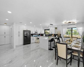 Entire Private Home with 3 Bedrooms 2 Bathrooms, Mountain View, Jetted Tub, 2500 sqft, King Bed,Garage, Available Now - Jamul