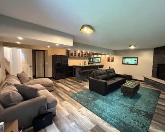 Spacious villa in Cannon Falls on a scenic river with nature views. - Cannon Falls