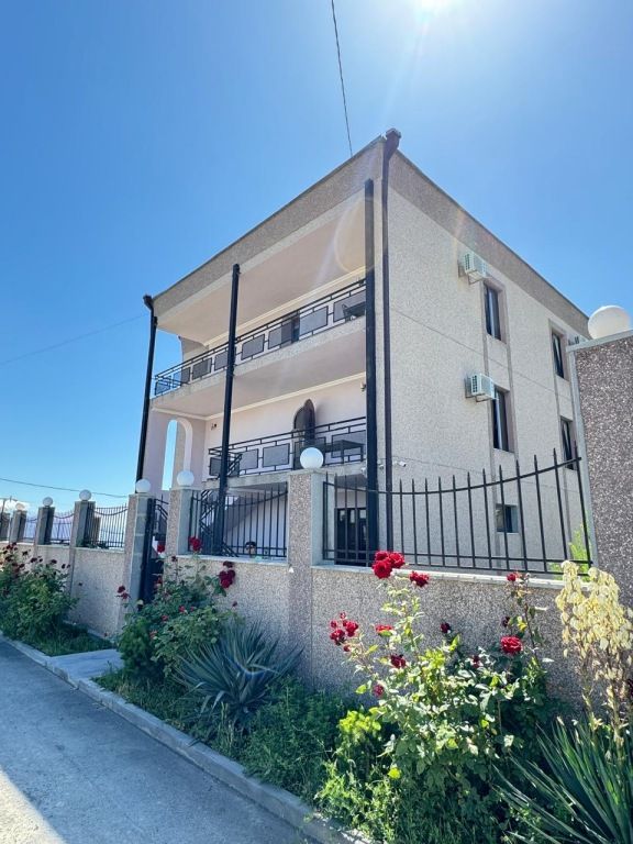 Decca Hotel - ירבאן - בניין